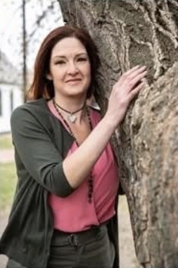 Portrait of intuitive guide, coach and published author Erin Michelle
